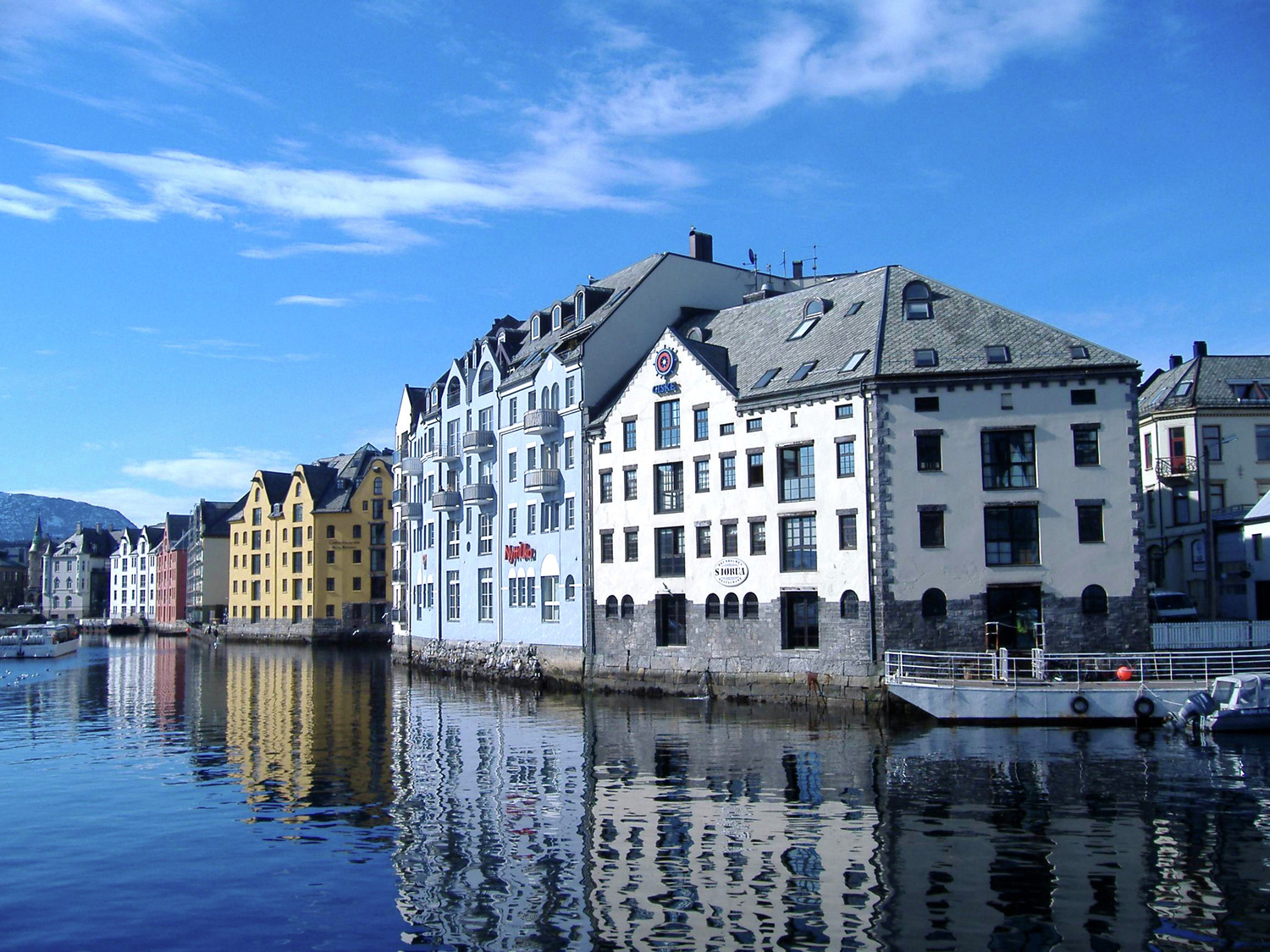 NOAES - Alesund - Harbour - Andrea Giubelli - Visitnorway.com