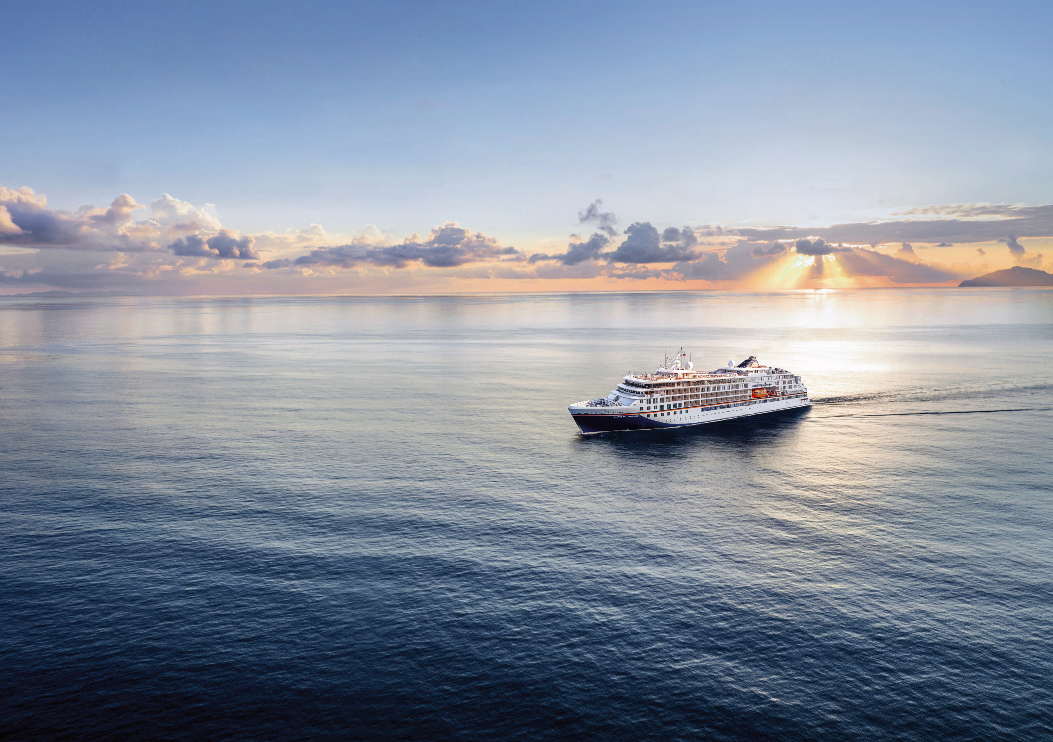 Hapag-Lloyd Cruises, Hanseatic Inspiration, Exterior cropped