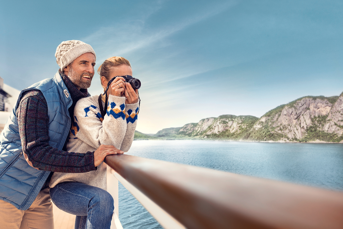 Hanseatic Inspiration An Deck Hapag Lloyd