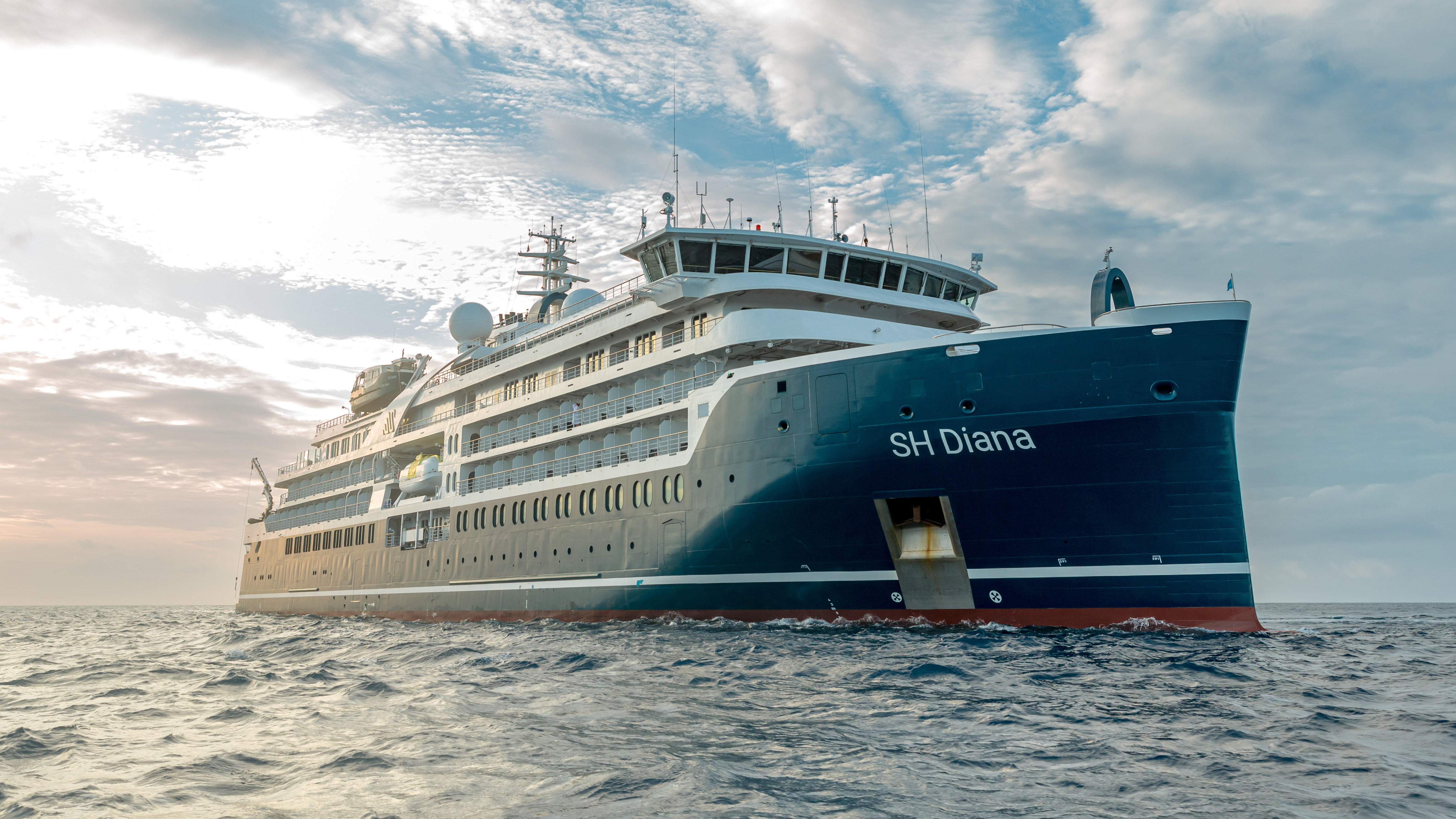 Swan Hellenic, SH Diana, Exterior