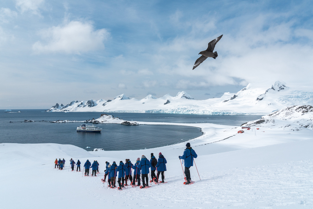 Antarctica Half Moon Island HX 43789 Photo Yuri Choufour V1rgb