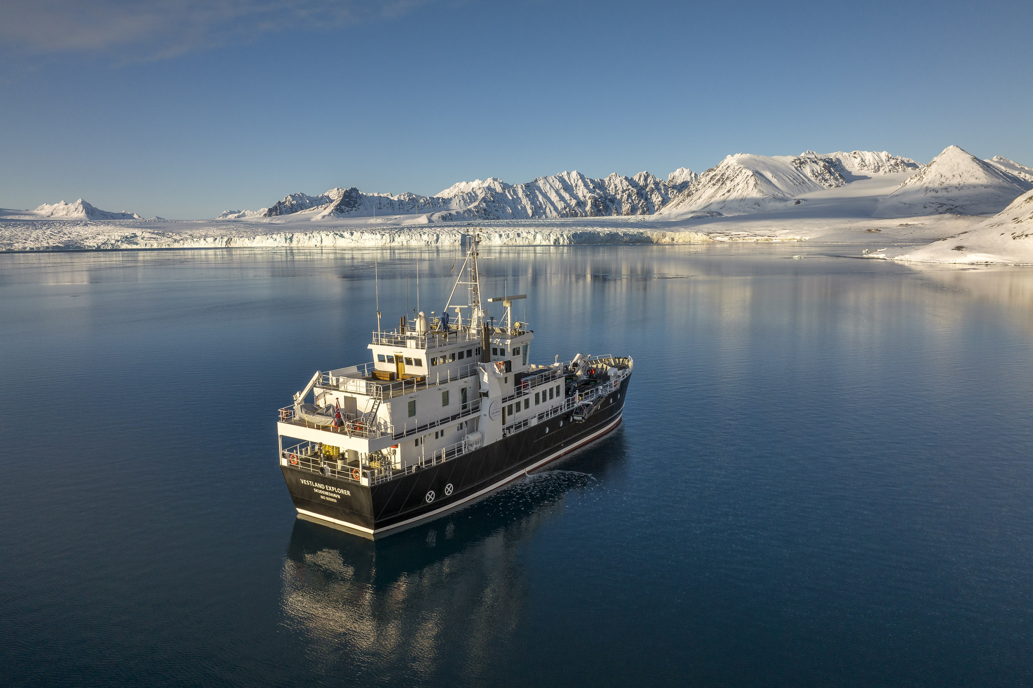 The Grand Explorer Stern Explorearth