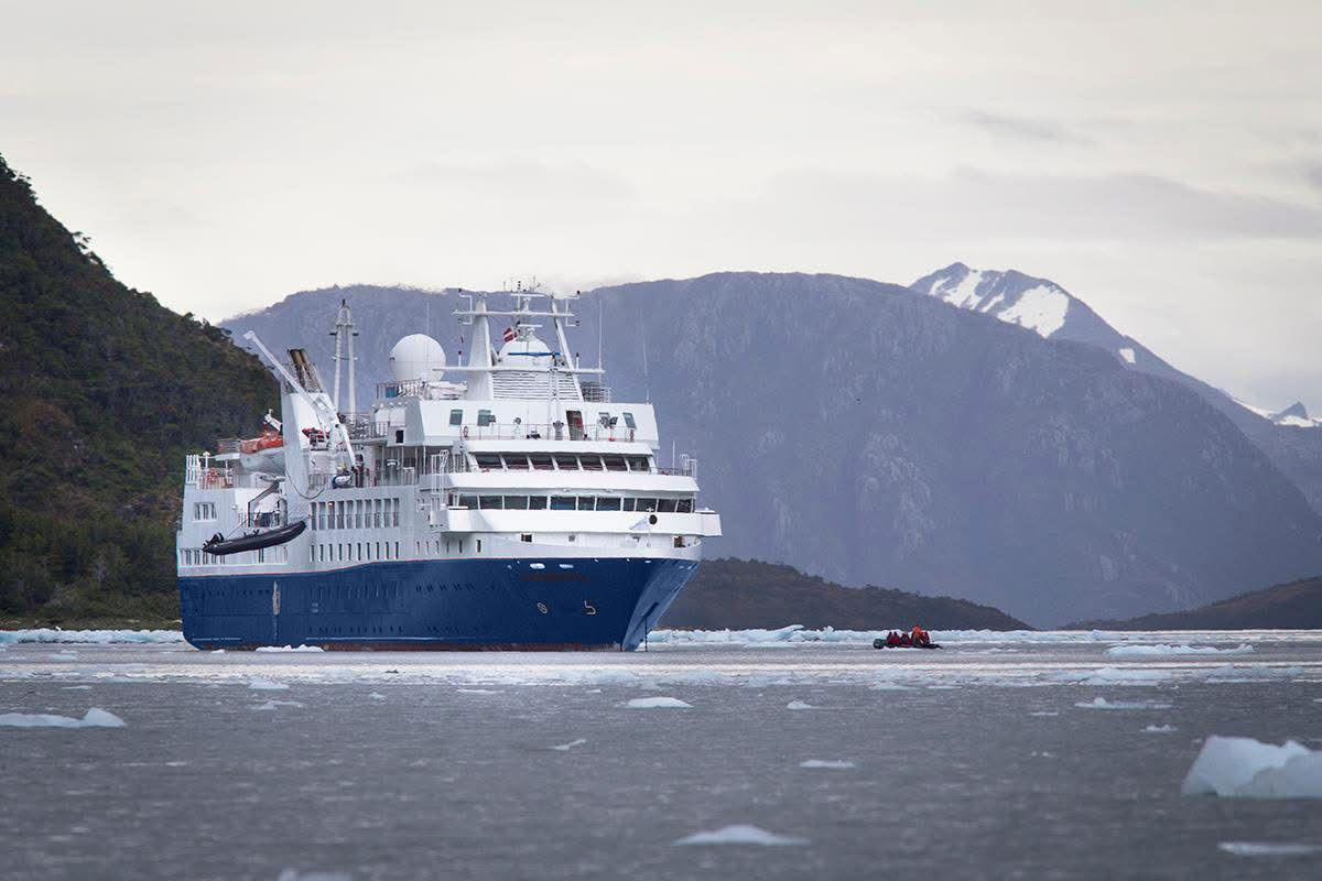 Discoverer Expedition ship - ExplorEarth