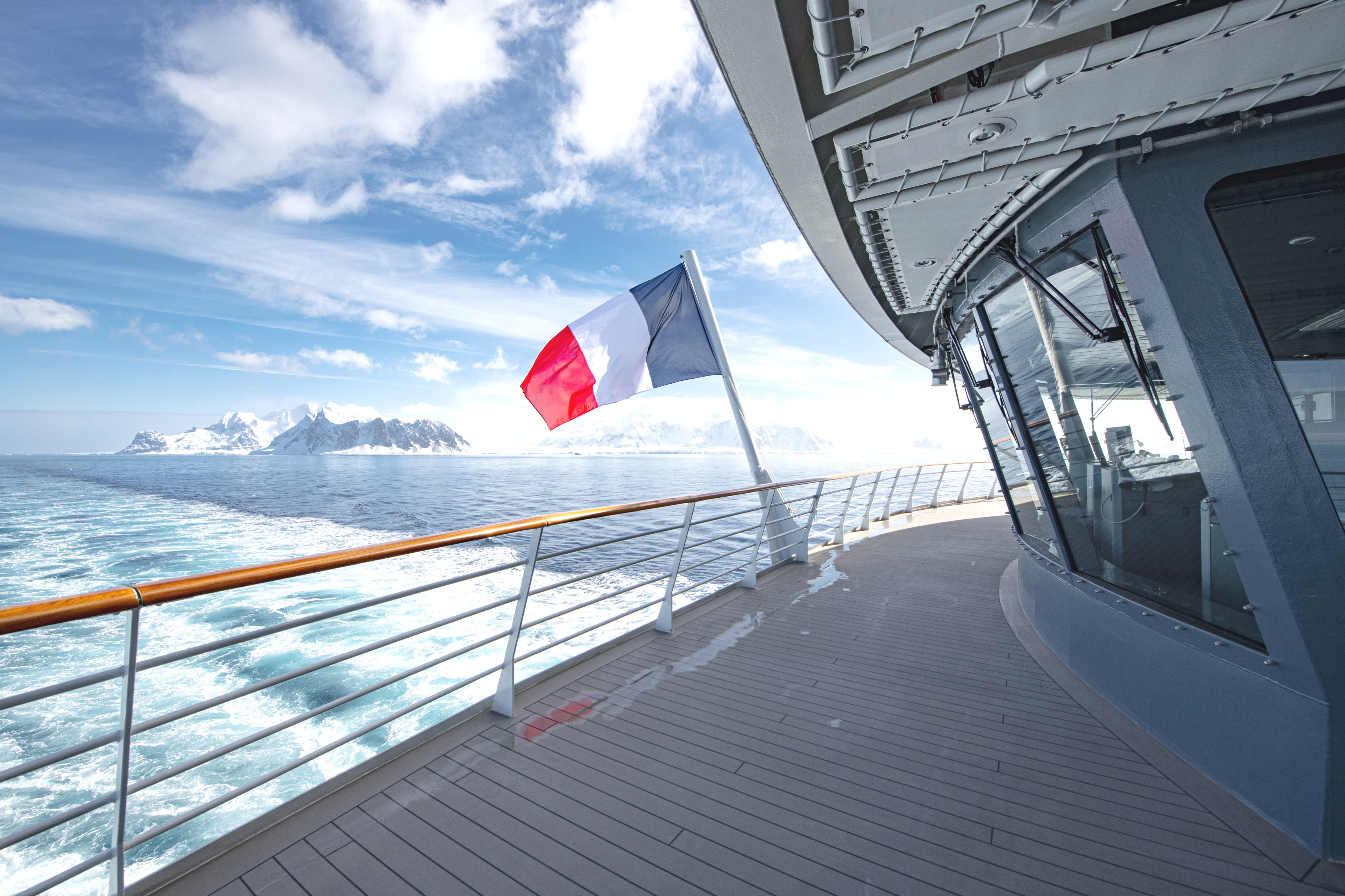 PONANT Le Commandant Promenade Deck Copyrights belong to PONANT Olivier Blaud