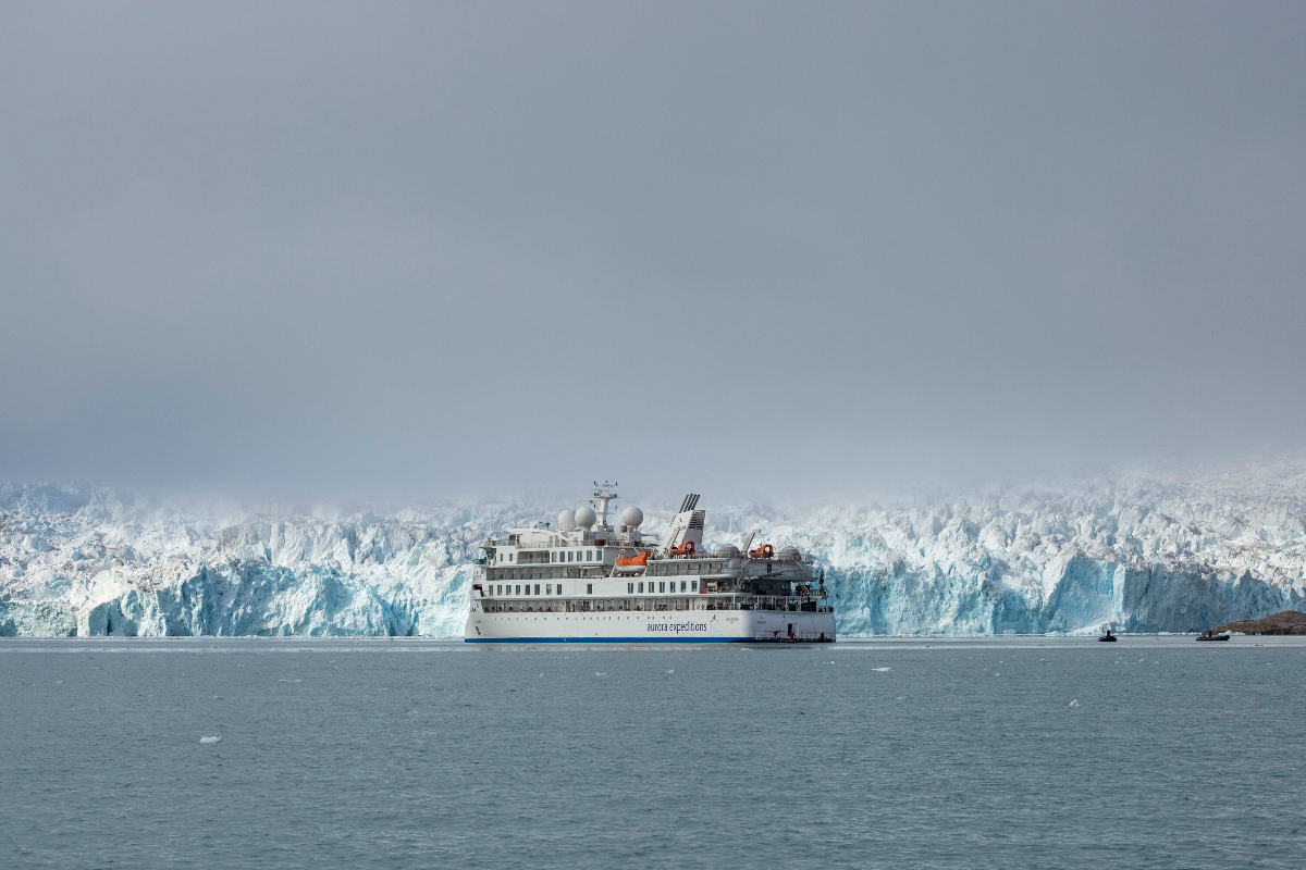 Monacobreen Svalbard Adrian Wlodarczyk