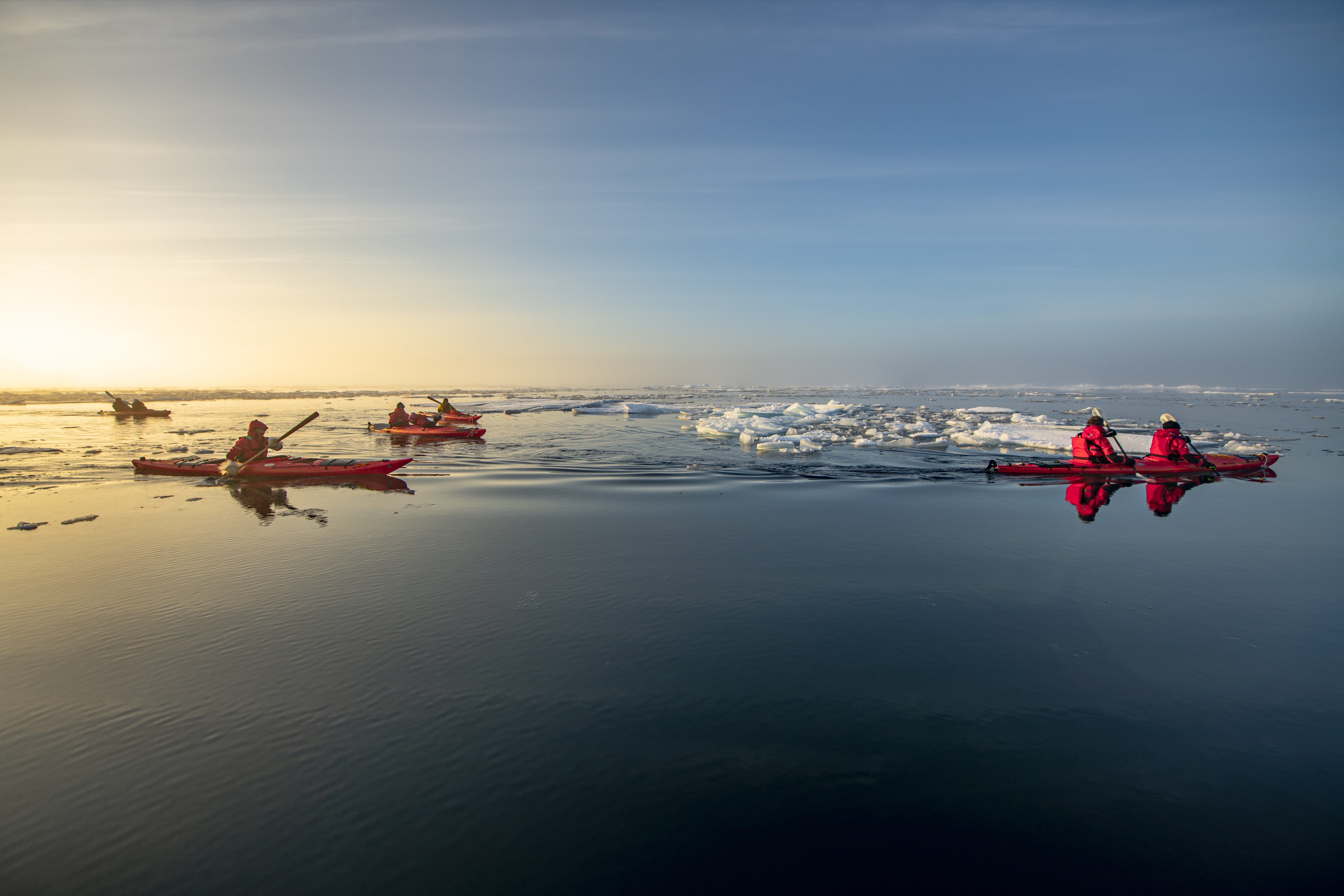 Le Commandant KAYAKS copyright belongs to StudioPONANT Olivier Blaud