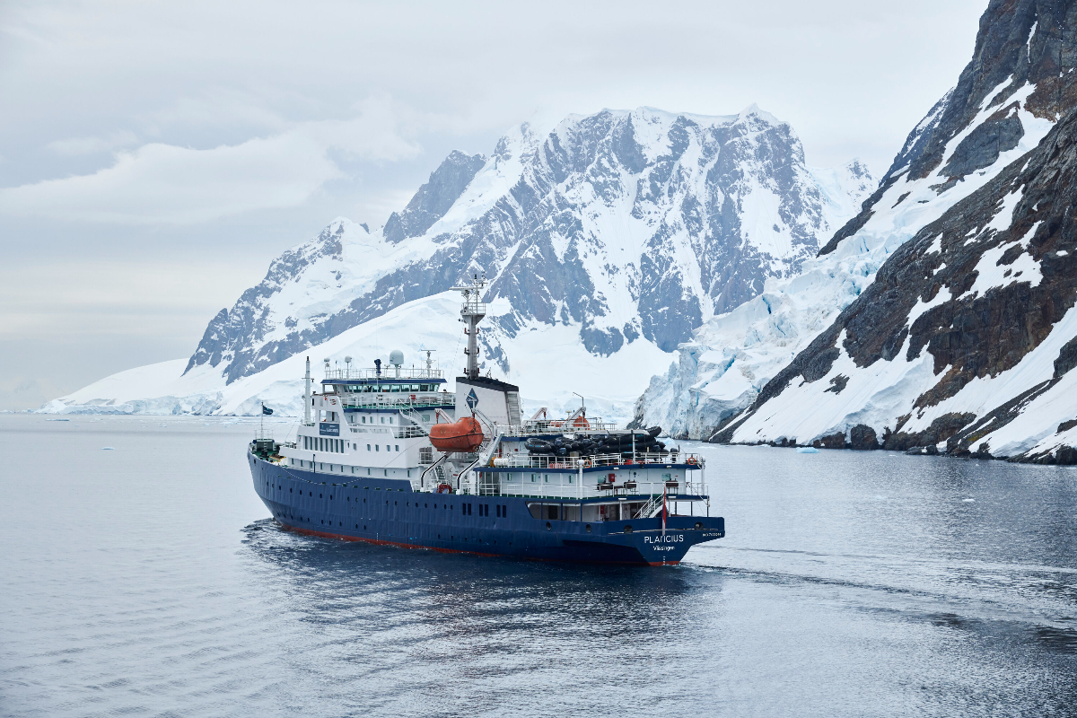 Antarctica Plancius © Mike Louagie Oceanwide Expeditions