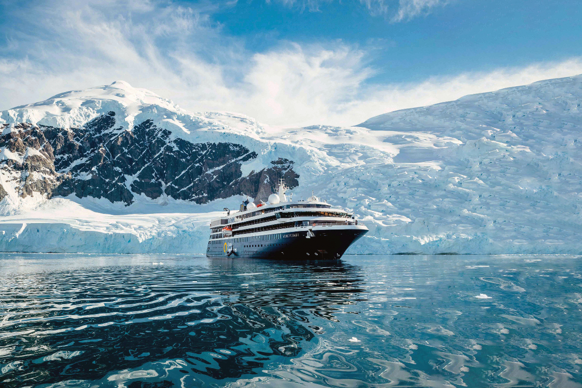 World Voyager Exterior Shots 1 4041