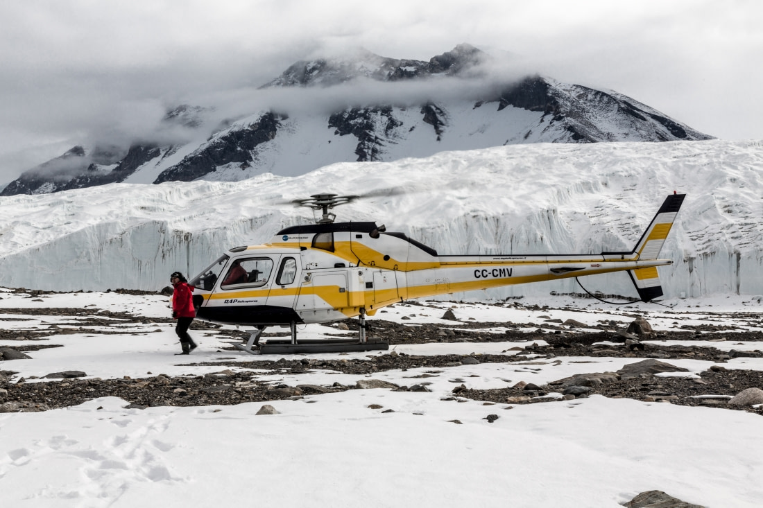 Helicopter flightseeing on an expedition